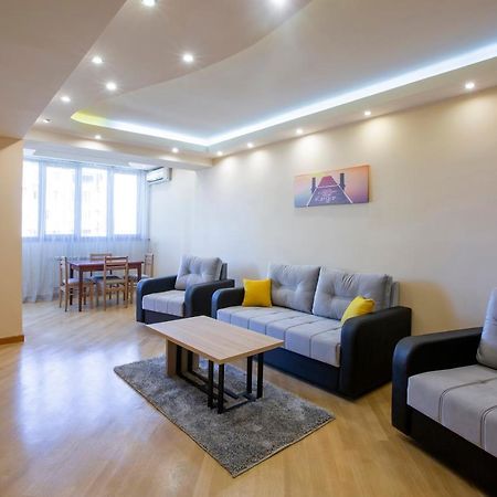 Umba Apartment N4 - Balcony And Mount Ararat View Γιερεβάν Εξωτερικό φωτογραφία