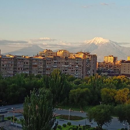 Umba Apartment N4 - Balcony And Mount Ararat View Γιερεβάν Εξωτερικό φωτογραφία